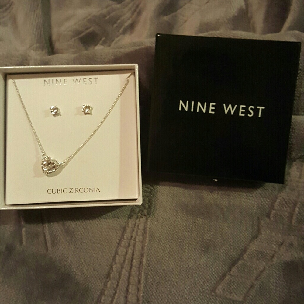 Necklace and earrings set